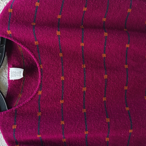 Vintage Magenta Dark Pink Sweater Vest Size Medium - Picture 3 of 8